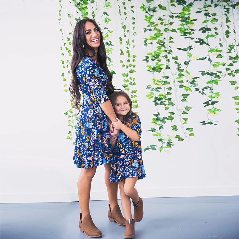 Blue floral knee-length parent-child skirt